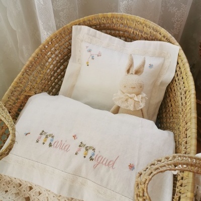 conjunto de lençol letras com Flores