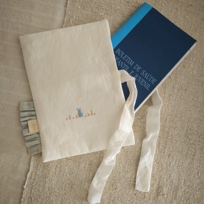 Porta-documentos com coelhinhos