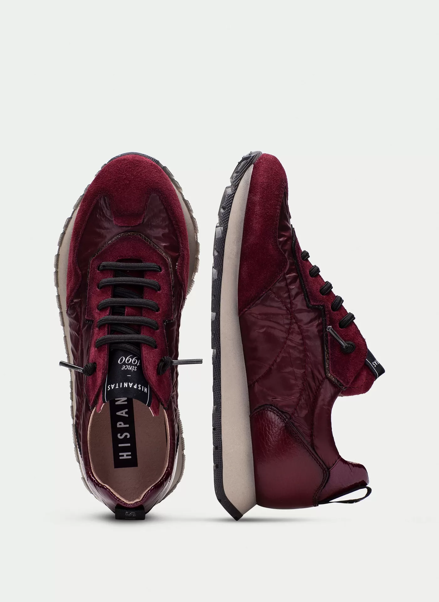 Sapatilha Hispanitas HV254209 Bôrdo Ténis de senhora bordeaux com atacadores pretos e sola branca e preta.
