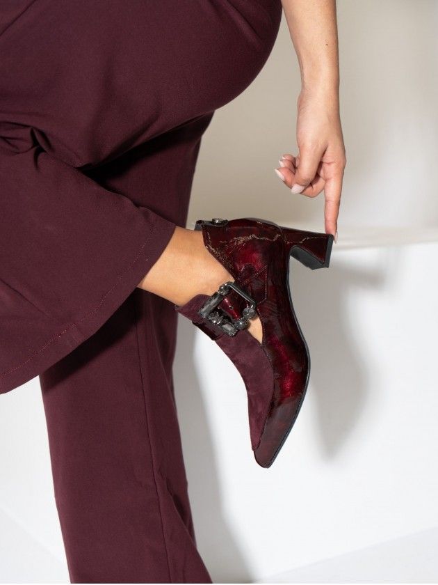 Botim MLV LORI.48 Bordeaux Botins bordeaux em couro brilhante e camurça com fivela e salto quadrado