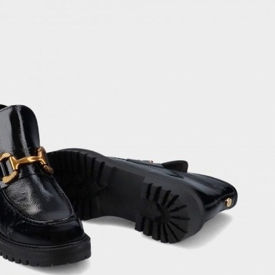 Sapatos mocassin de pele preta verniz com sola preta e detalhe dourado