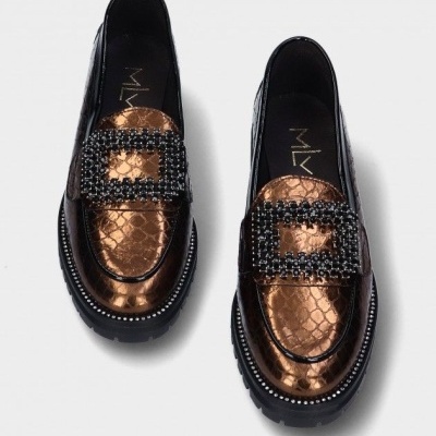 https://www.anajosapataria.com/product/mocassim-mlv-raquel-56-bronze