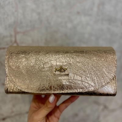 https://www.anajosapataria.com/product/pochete-mlv-sydney-16-gold