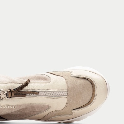 Sapato desportivo bege e creme com fecho e cordão