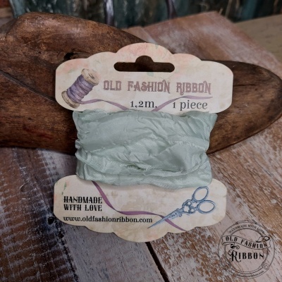 Fita verde cinzento Old Fashion Ribbon embalada em cartão com texto e ilustrações