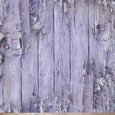 Painel de madeira lilás envelhecida com textura lascada