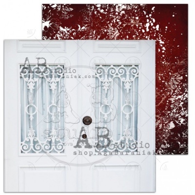 Porta branca com grades de metal decorativas estilo vintage e padrão floral no fundo vermelho