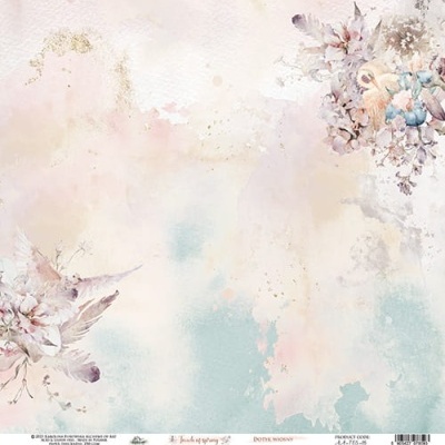 Papel decorativo pastel com flores e detalhes dourados