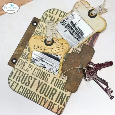 Etiquetas decorativas vintage com fotos a preto e branco e chaves antigas