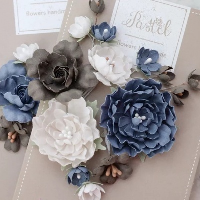 Flores "peónias e rosas" bega, castanho e azul