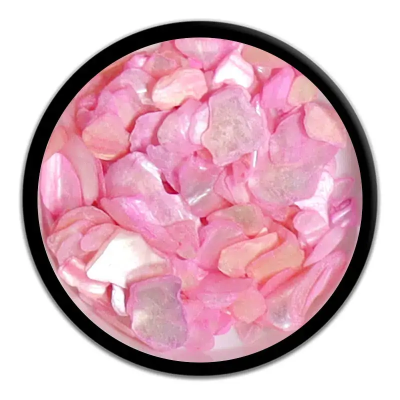 pequenos fragmentos rosa de madrepérola em recipiente redondo preto