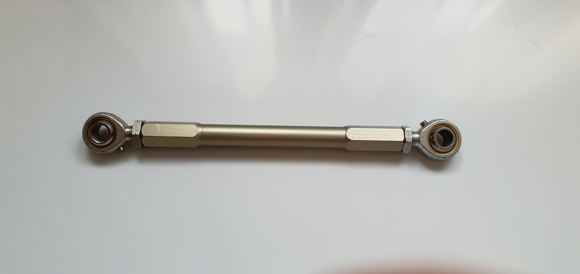 Toe in/out adjustable arm