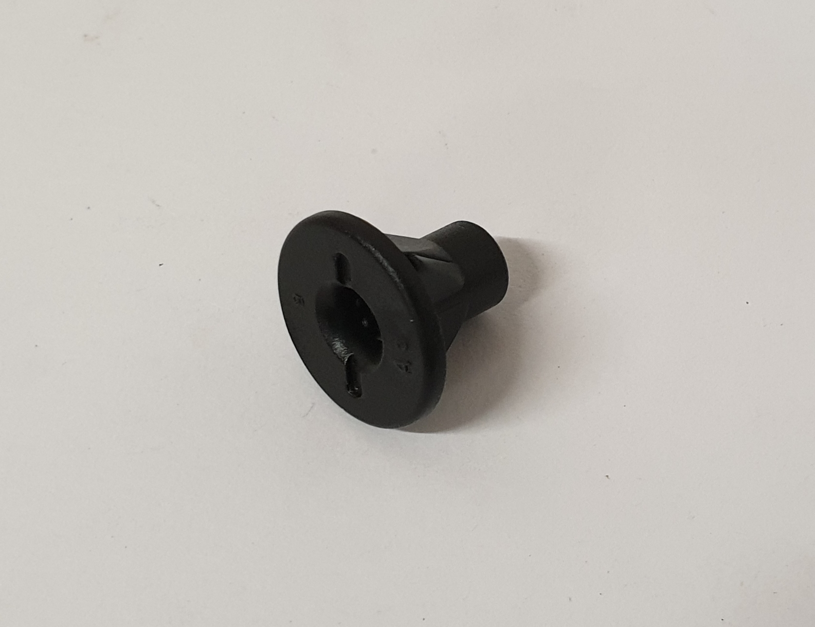 Plastic&#x20;Grommet&#x20;for&#x20;Sill&#x20;&#x2F;&#x20;Skirt&#x20;Fixation