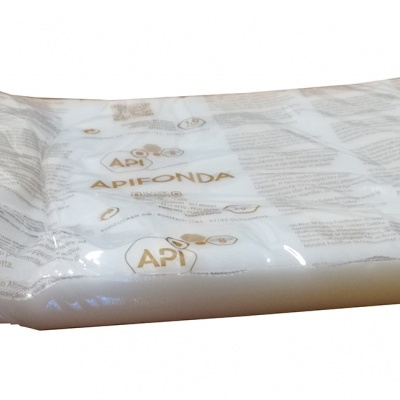 Pacote de sal fino branco com embalagem plástica translúcida e texto APISENDA