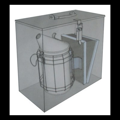 Caixa transparente contendo uma lanterna e um livro