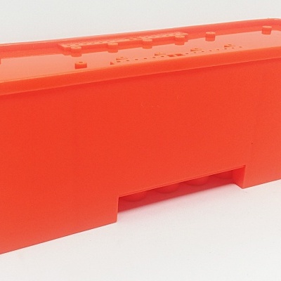 Recipiente retangular laranja com tampa em plástico