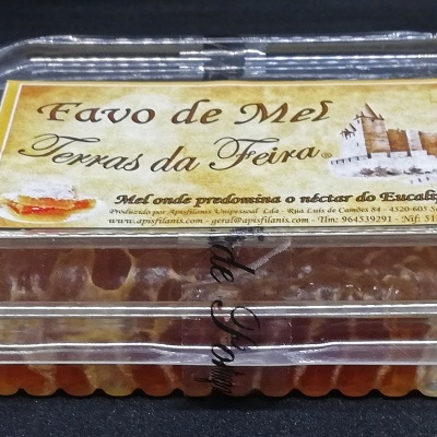 Embalagem de favo de mel com rótulo amarelo e branco