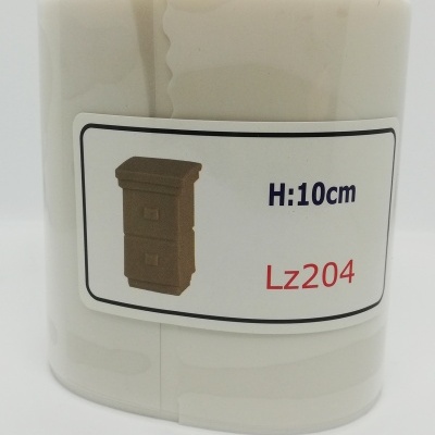 Rolo de etiquetas adesivas com desenho de móvel castanho e texto em etiqueta