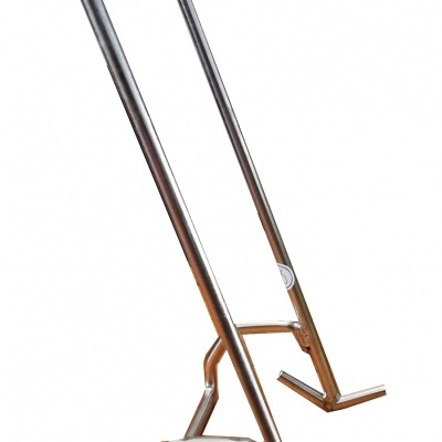 Suporte metálico para barra de ginásio em metal cromado