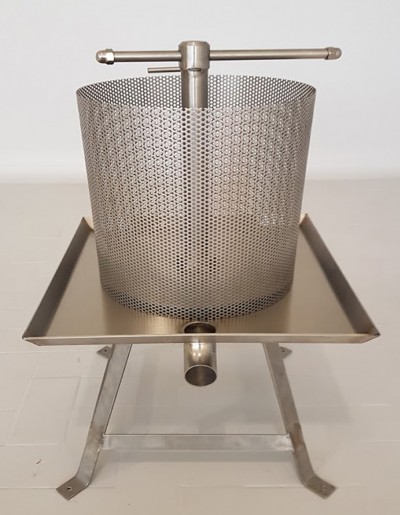 Prensa metálica perfurada prateada com suporte e alavanca