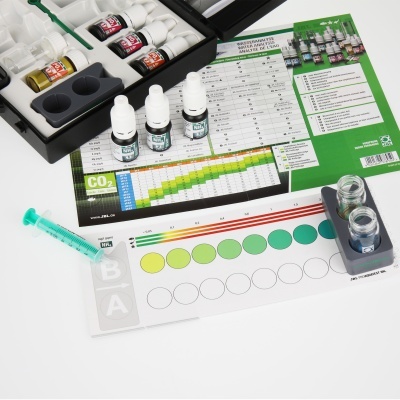 JBL ProAquaTest COMBISET Pond - Maleta de testes para análises de água em lagos com carpas Koi e de jardim