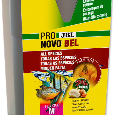 Embalagem amarela e verde de recarga para comida de peixes com imagem de peixes tropicais e texto multilingue.