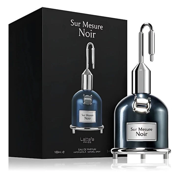 Sur Mesure Noir Eau de Parfum 100 ml - Lattafa Frasco metálico de perfume Sur Mesure Noir junto com embalagem preta com texto