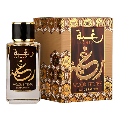 Perfume Ragha Wood Intense em garrafa de vidro com tampa preta e dourada ao lado da embalagem decorada.