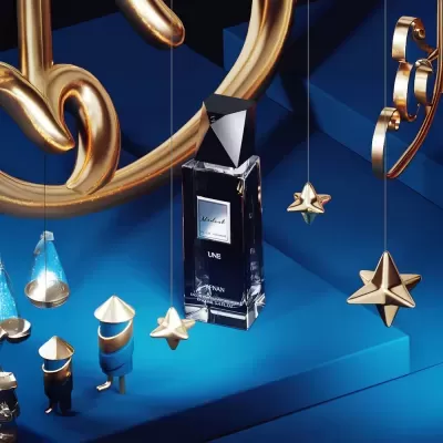 Frasco de perfume transparente com tampa preta e decoração azul e dourada