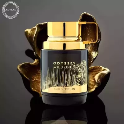 Frasco de perfume preto e dourado com ilustração de tigre, texto Odyssey Wild One Gold Edition