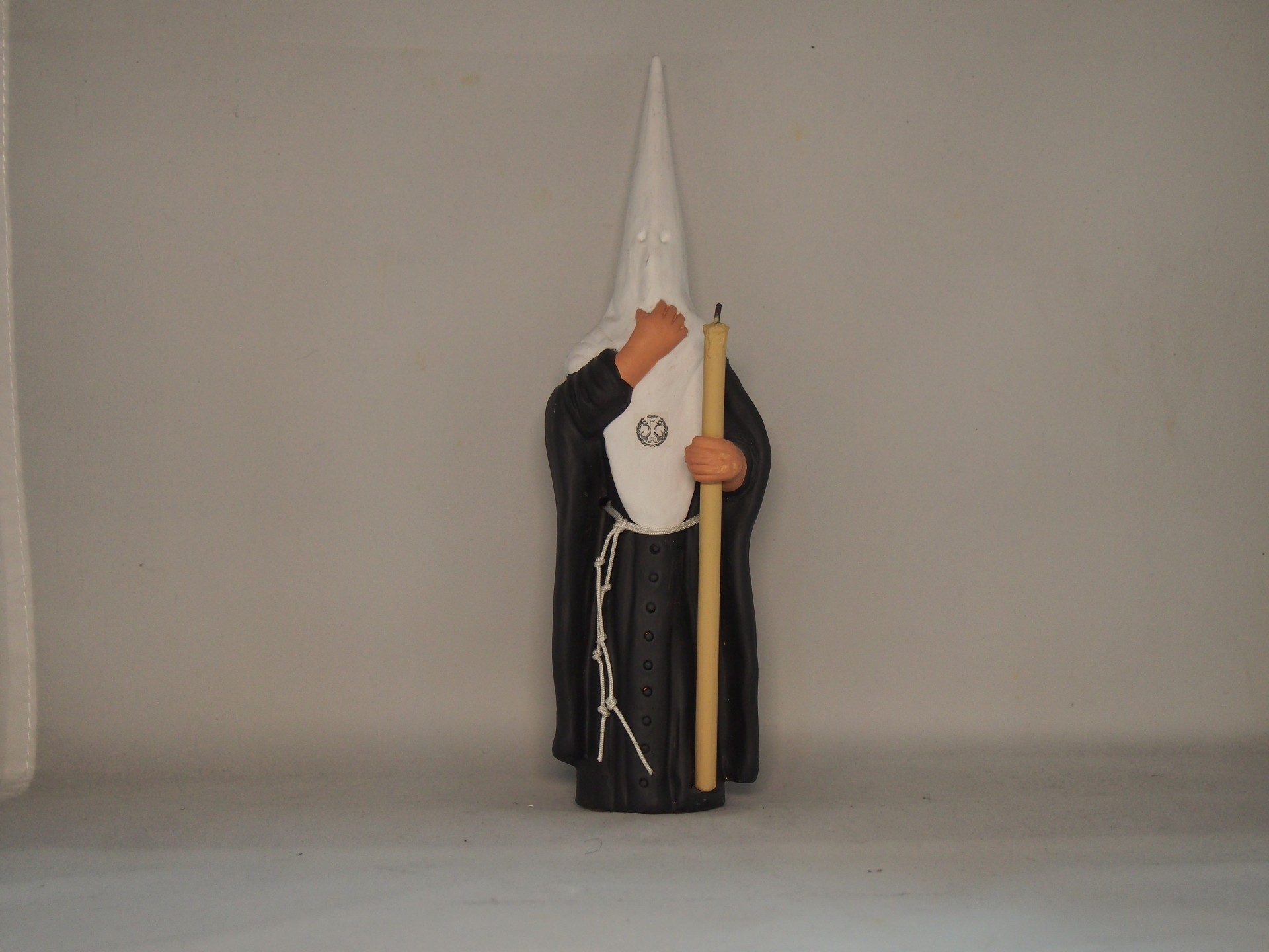 Penitente de Sevilha 20 cm faiança pintada