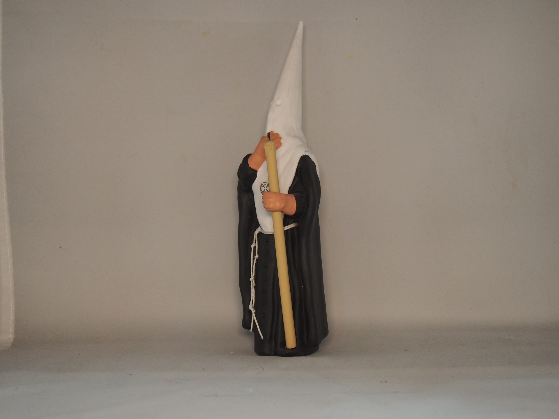 Penitente de Sevilha 20 cm faiança pintada