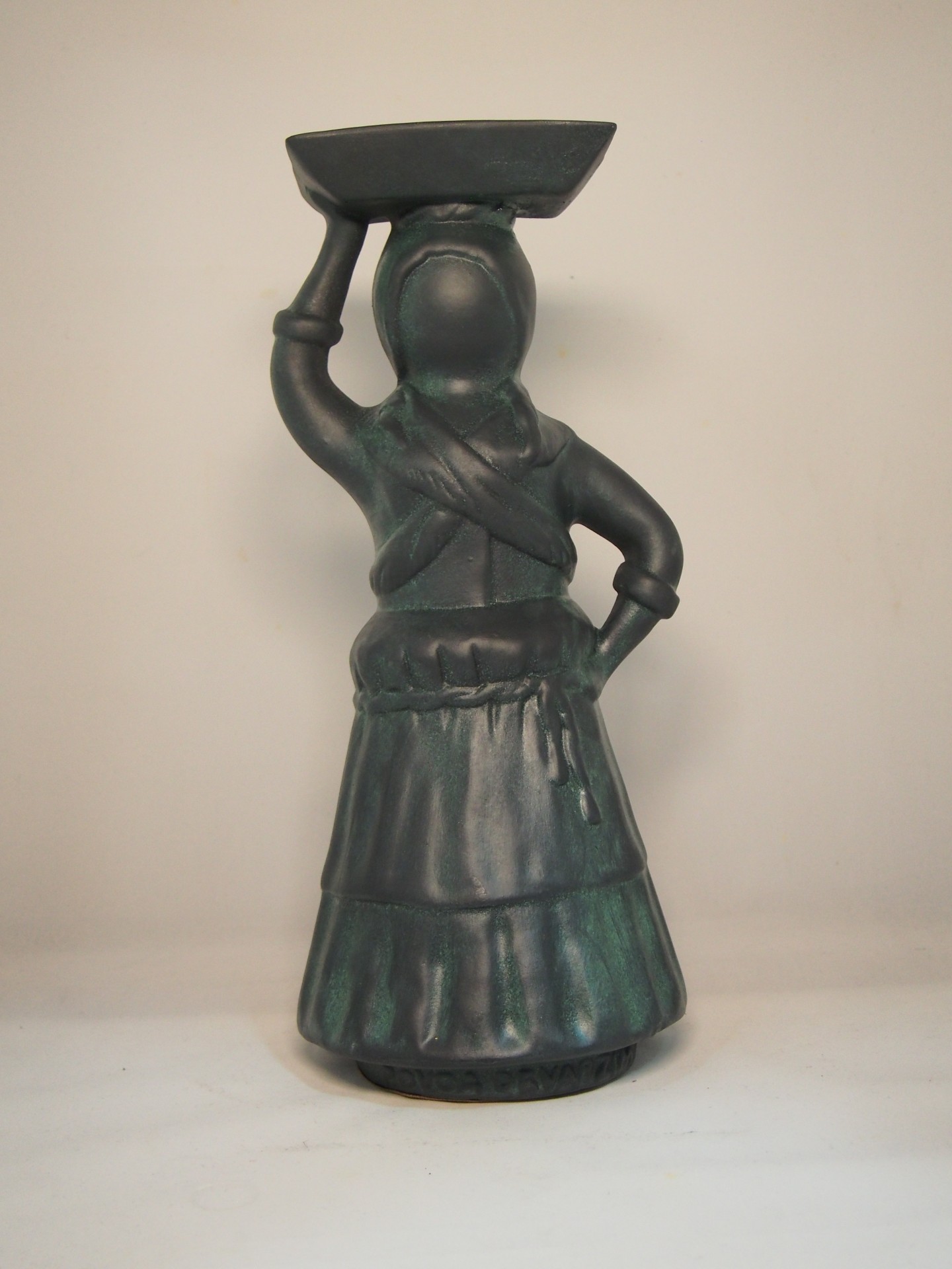 A POVEIRA 30 cm  Faiança Pintada