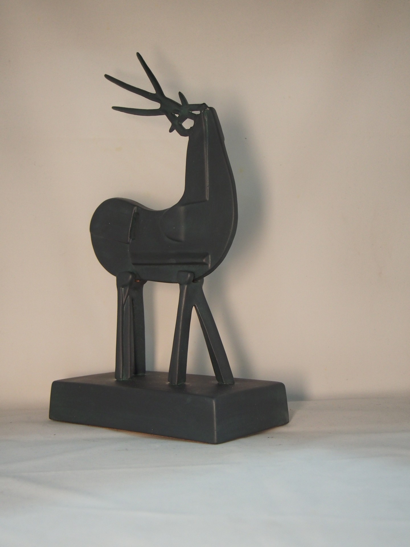 O Cervo 30 cm em faiança Pintada