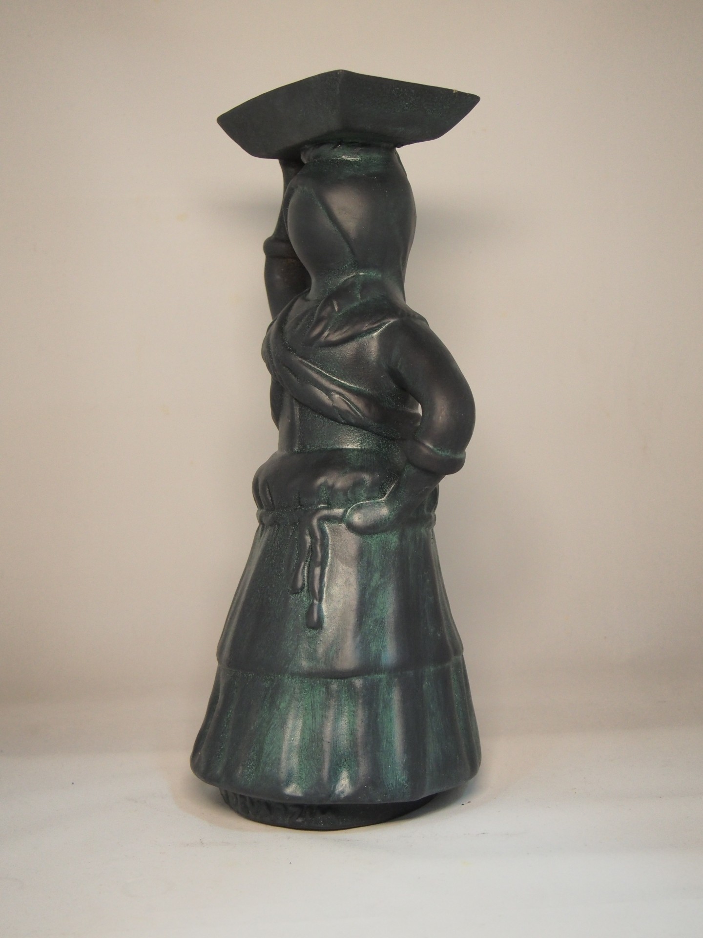 A POVEIRA 30 cm  Faiança Pintada