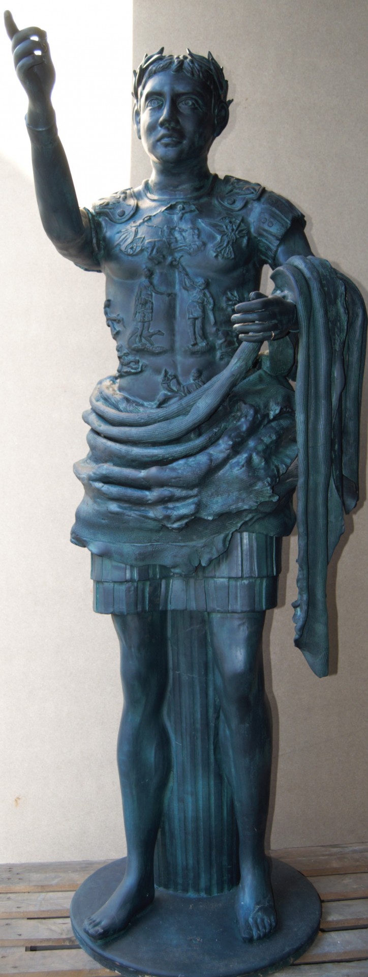 Júlio César com armadura 1,8 mts