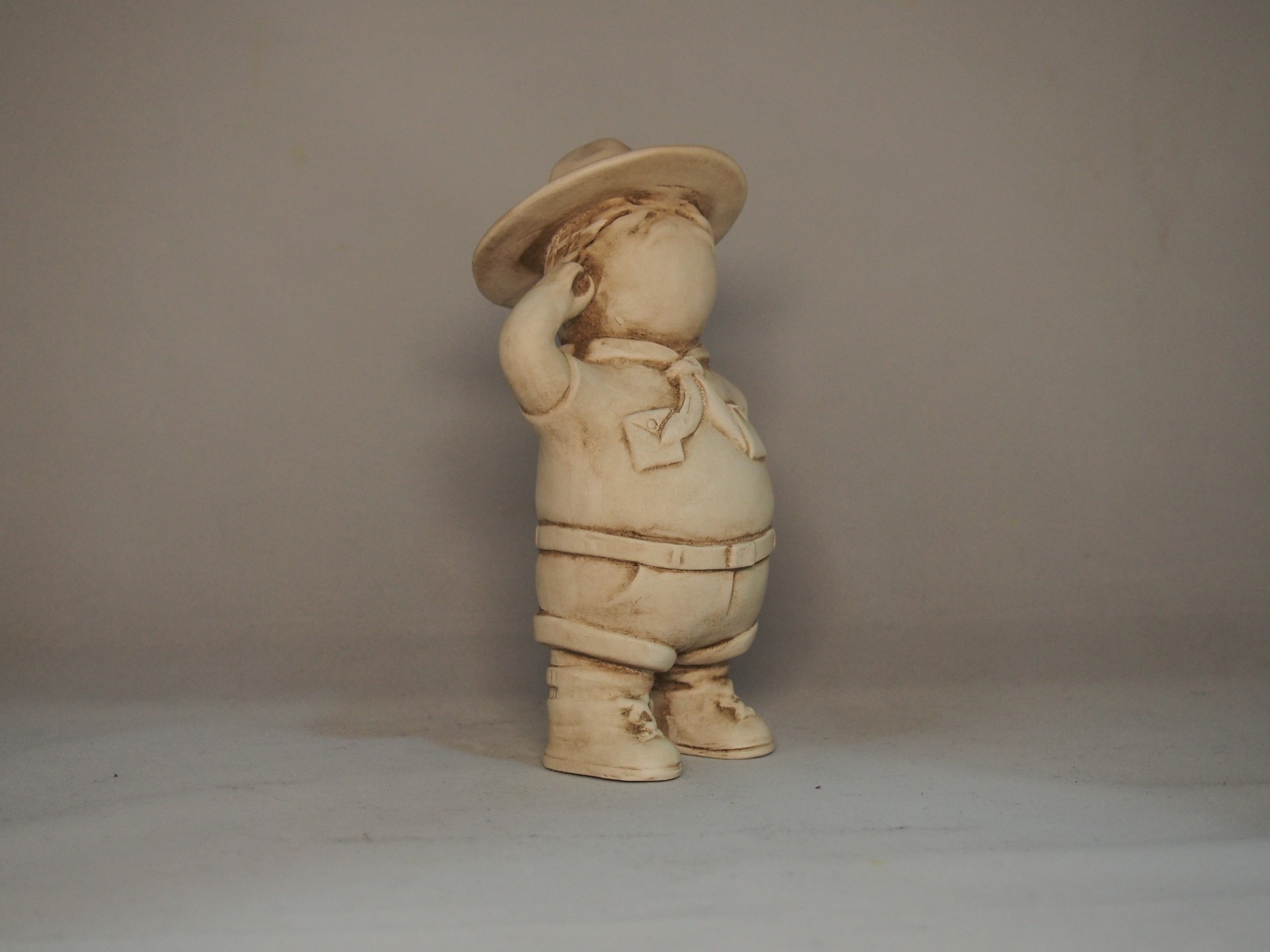 Escuteiro 17cm Patine castanho