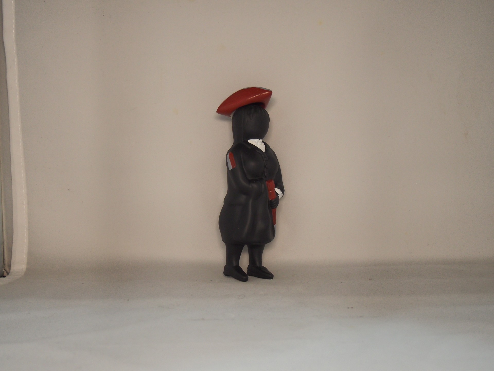 A Universitária UM 20 cm faiança pintado