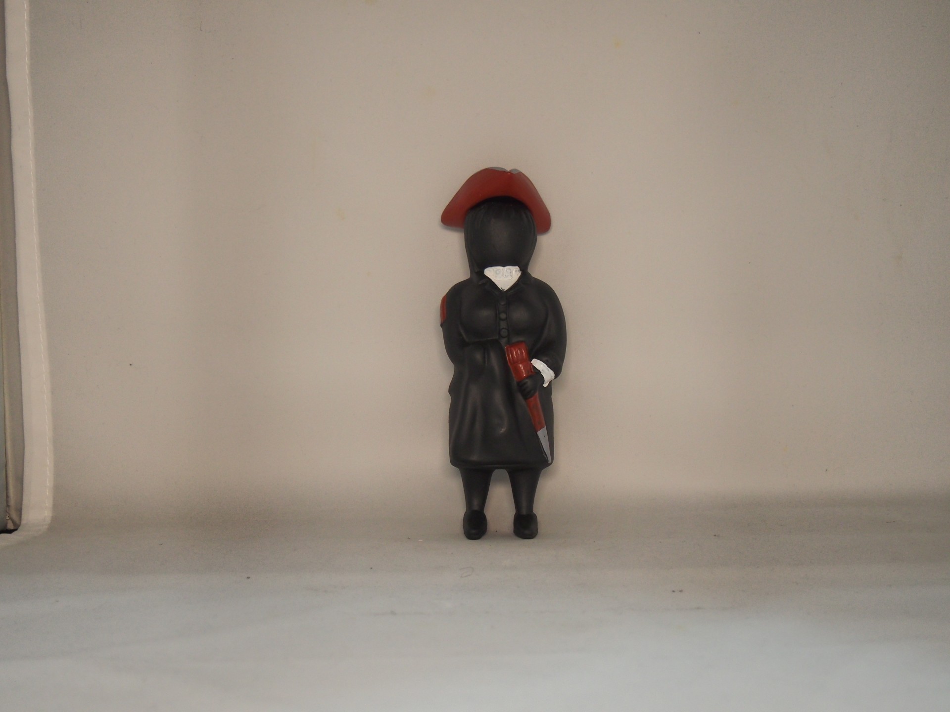 A Universitária UM 20 cm faiança pintado