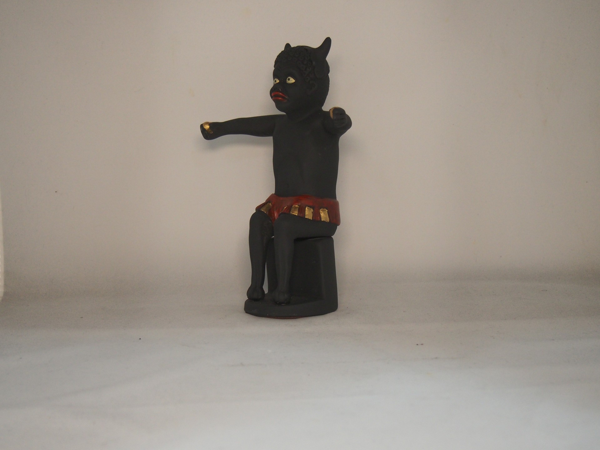 Diabo da fertilidade masculino 17 cm faiança pintada