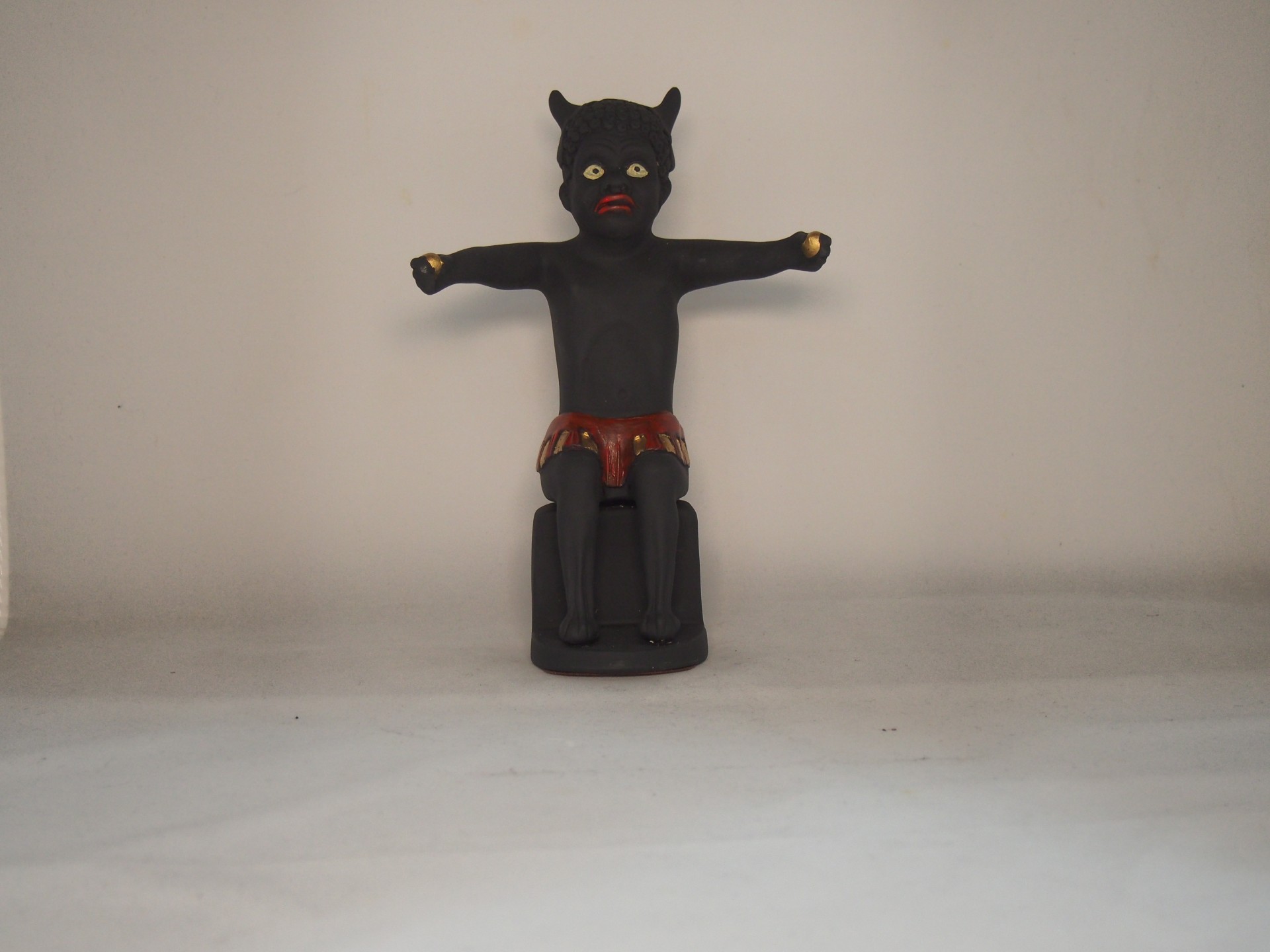 Diabo da fertilidade masculino 17 cm faiança pintada