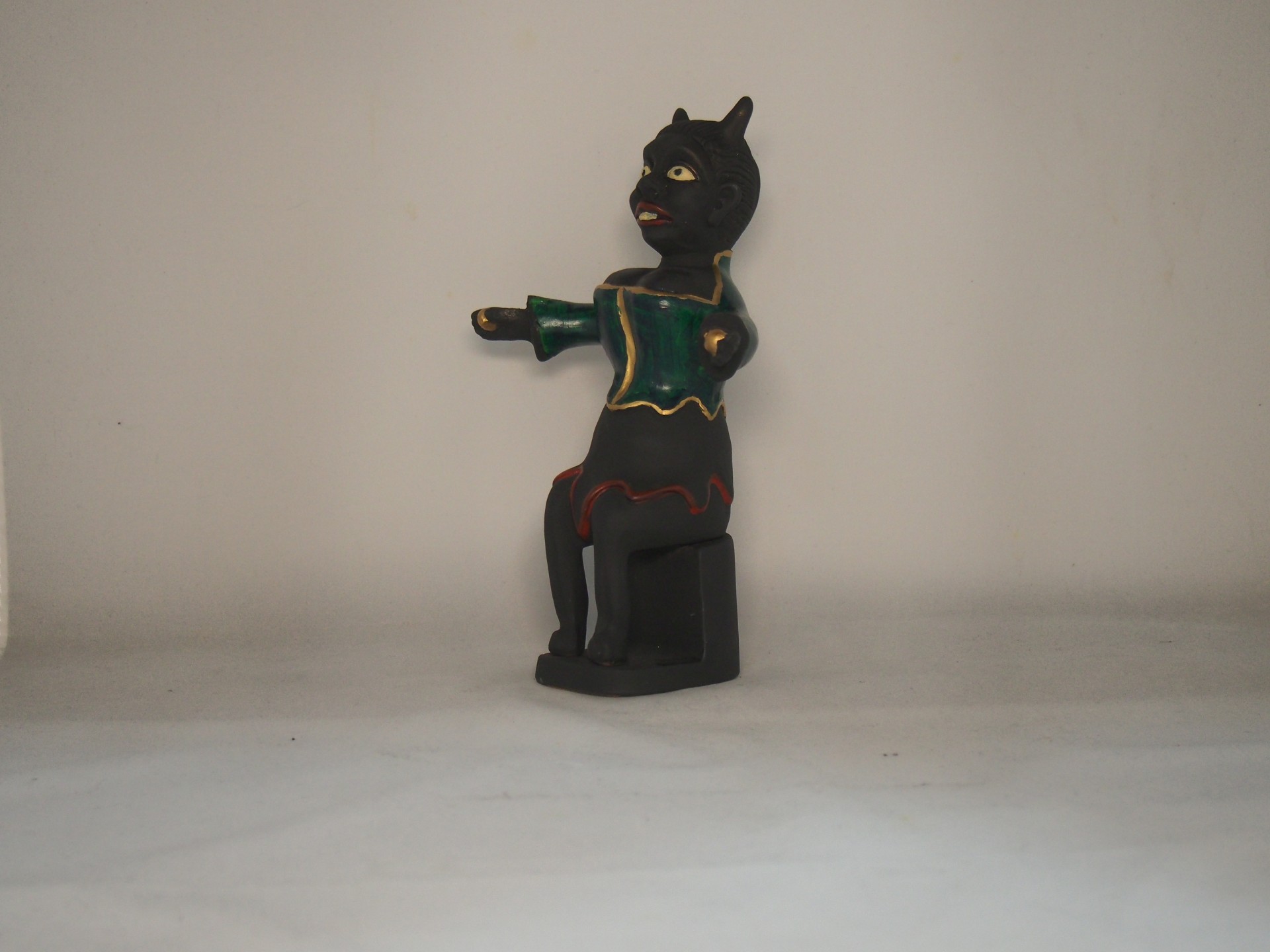 Diabo da fertilidade feminino 17 cm faiança pintada