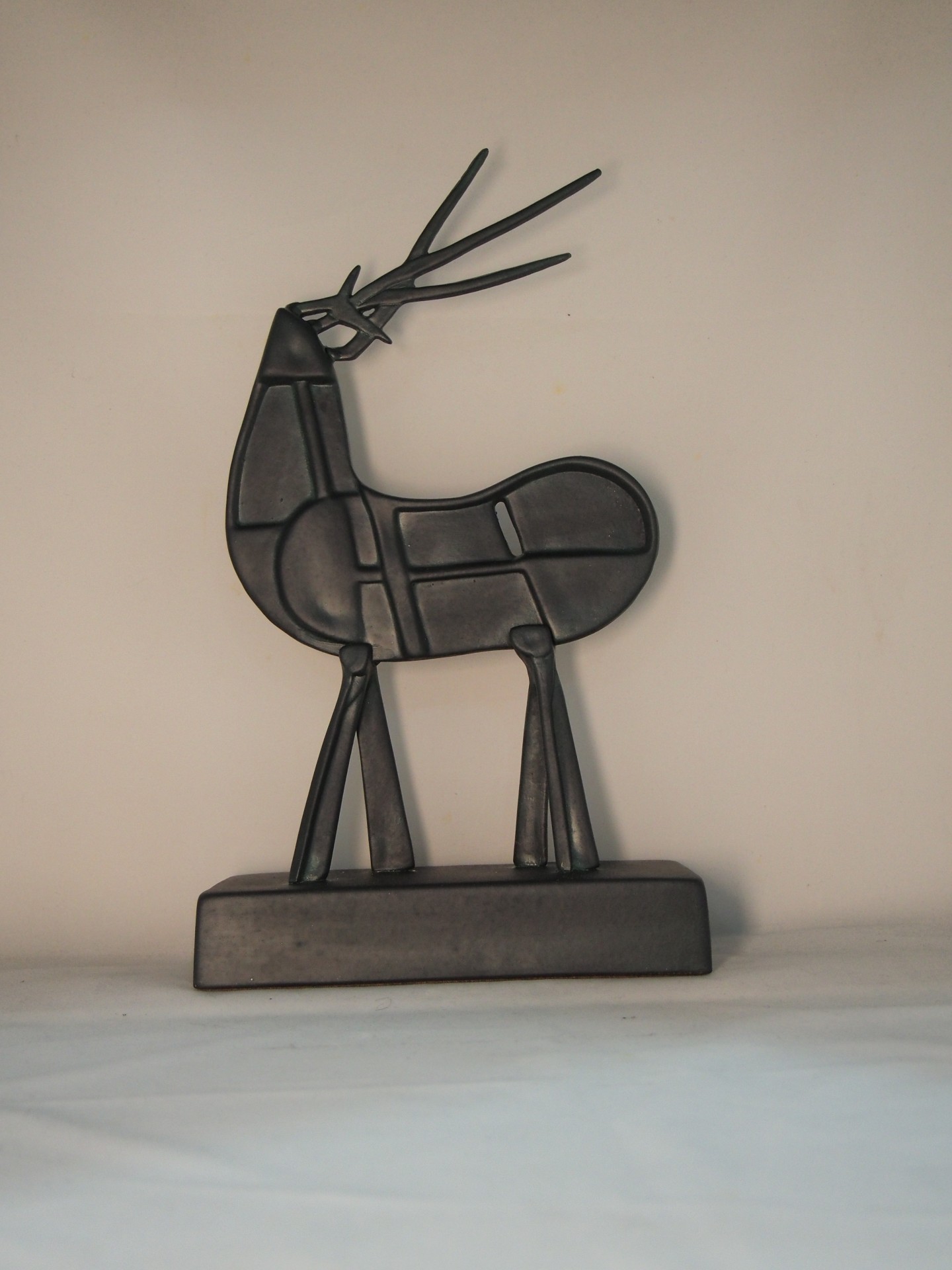 O Cervo 30 cm em faiança Pintada