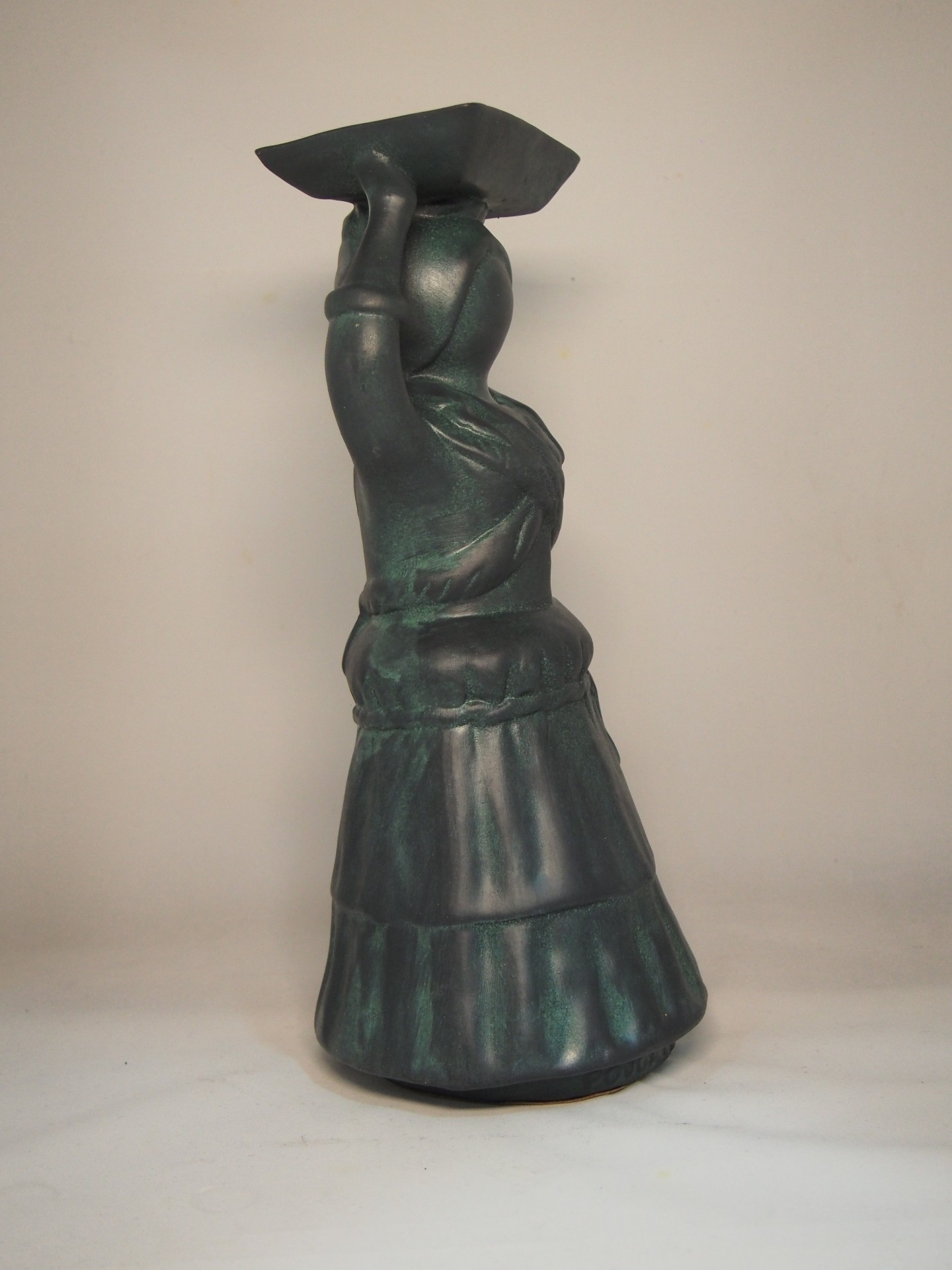 A POVEIRA 30 cm  Faiança Pintada