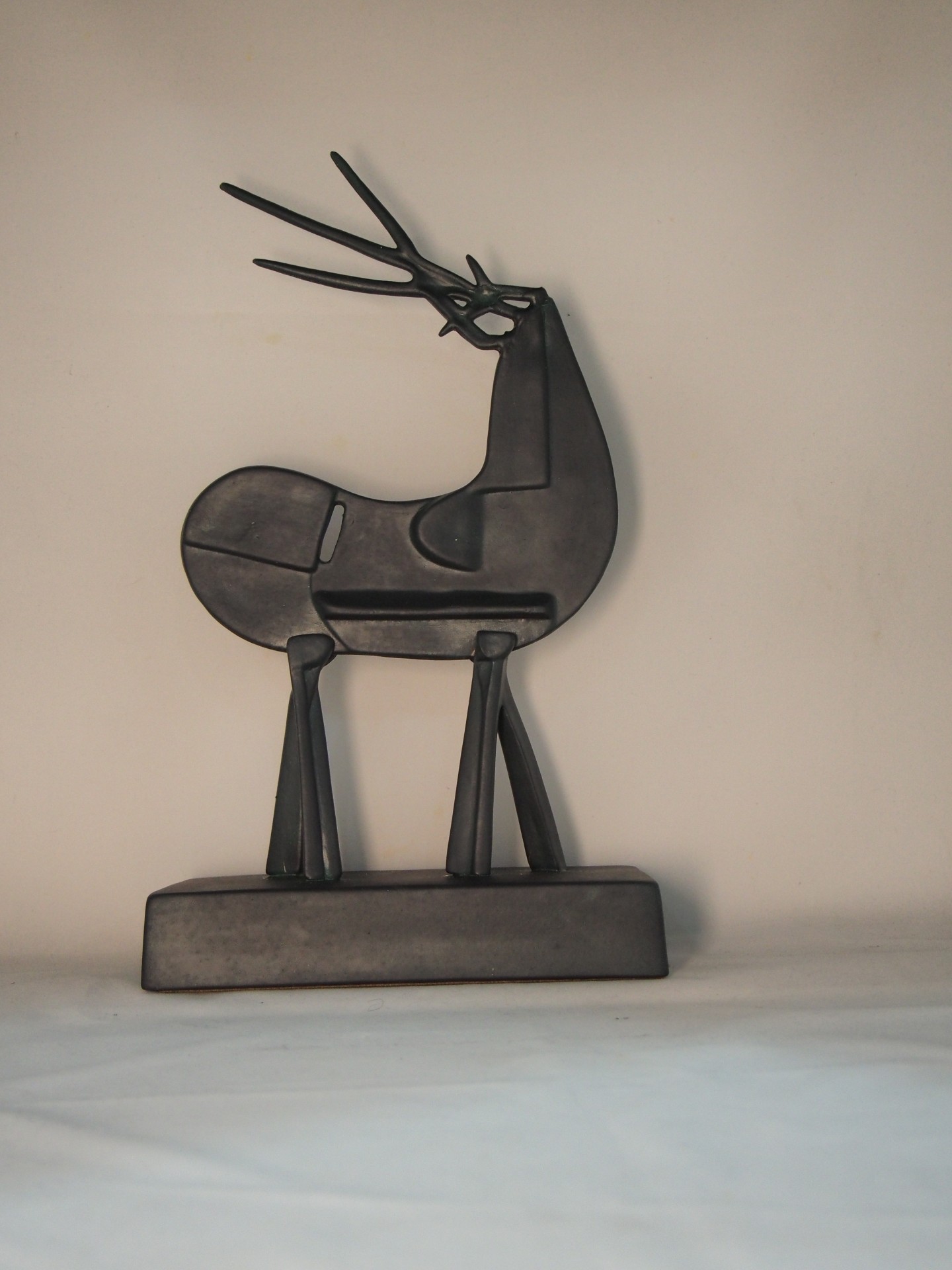 O Cervo 30 cm em faiança Pintada