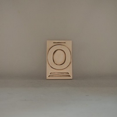 Letra O 10x6,5 faiança patine castanho