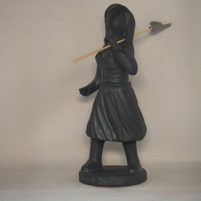 Maria da Fonte 30 cm em faiança Pintada