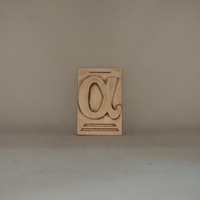 Letra "ALFA" 10x6,5 faiança patine castanho