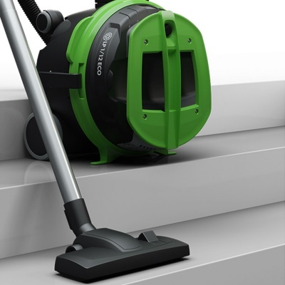 aspirador de pó verde e preto com tubo metálico e bocal