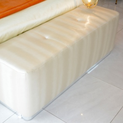 Banqueta Simples c/ Brilhantes Banqueta Simples c/ Brilhantes